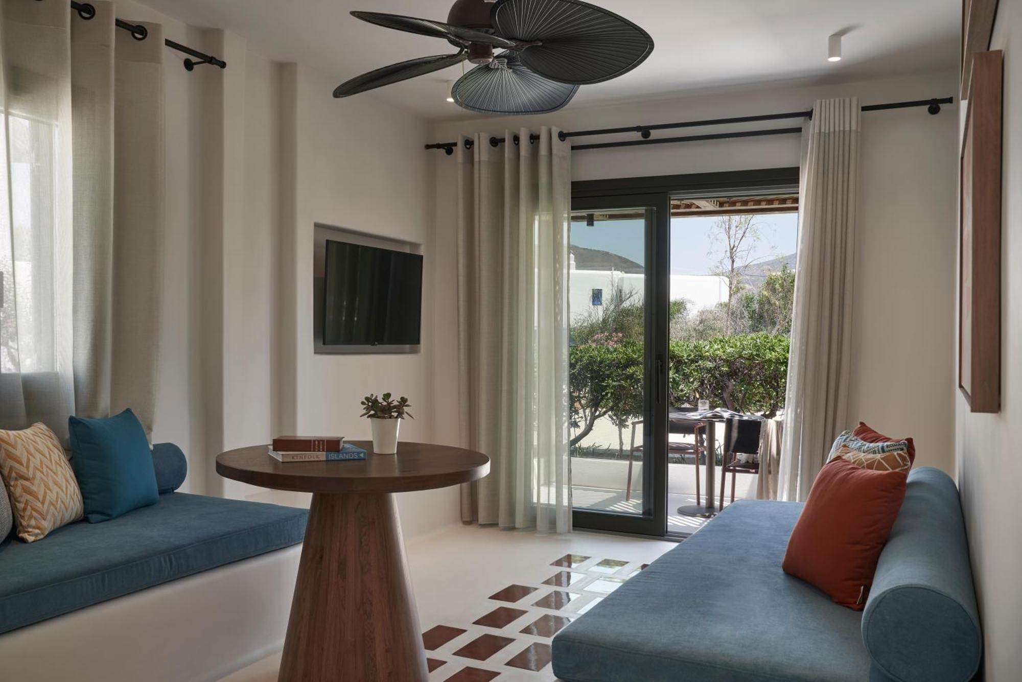 Andronis Minois Hotel Parasporos Exterior photo